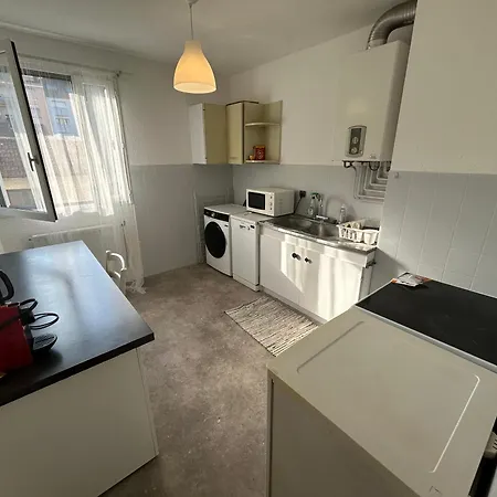 Apartment Le Fossie - Grand T2 - Basique Propre Et Fonctionnel Avec Parking Pau