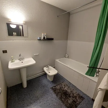 Le Fossie - Grand T2 - Basique Propre Et Fonctionnel Avec Parking Apartment Pau